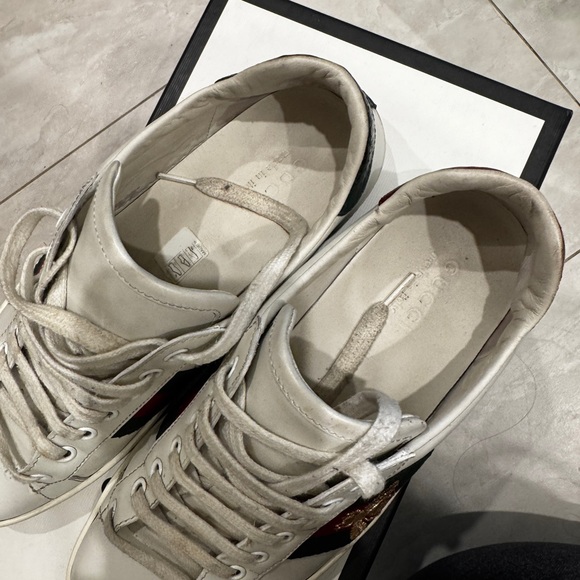 Gucci White and Red Sneakers with Bee Embroidery - Picture 6 of 6